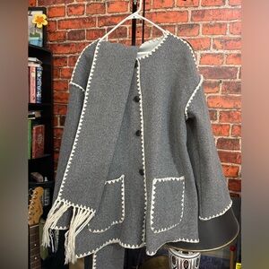 Elegant Autumn/Winter Jacket with Scarf